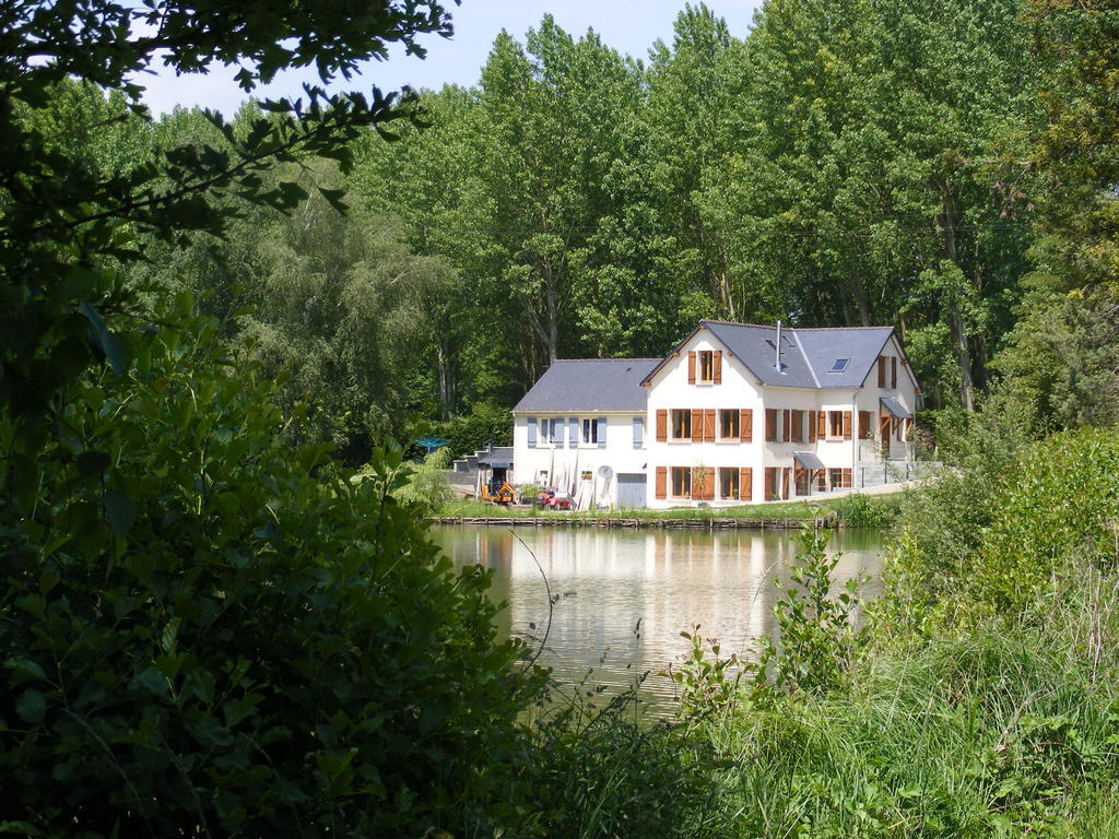 Lake House France Lägenhet Beaumont-Pied-de-Boeuf  Exteriör bild